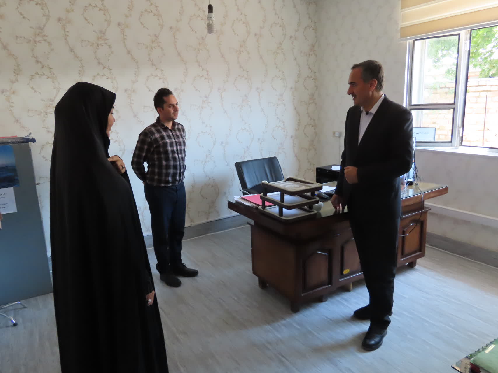 بازدید سرزده سعید شکورزاده فرماندار چایپاره از اداره بهزیستی