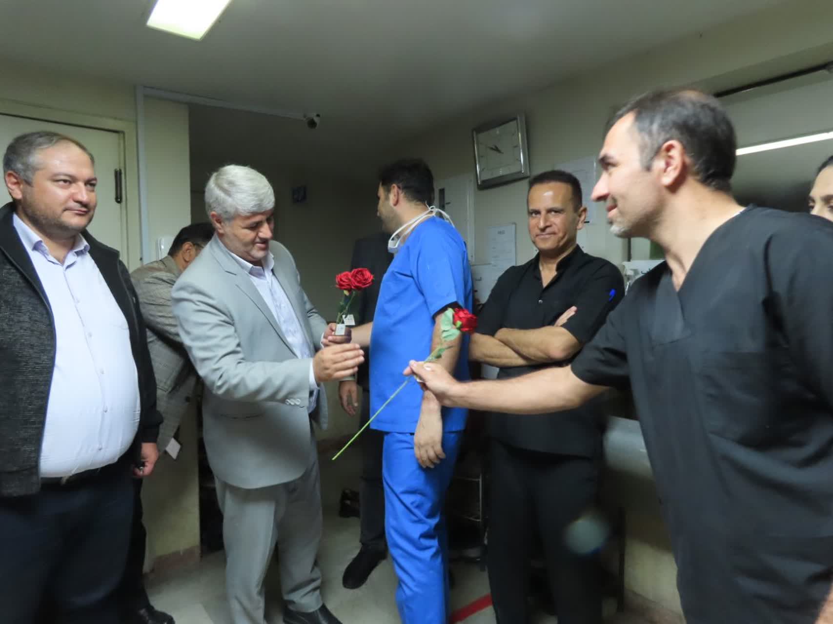 آیین تجلیل از پرستاران شهرستان چایپاره برگزار شد / تقدیر از تلاش ها و خدمات خالصانه و شبانه روزی کادر بیمارستان امام خمینی(ره)