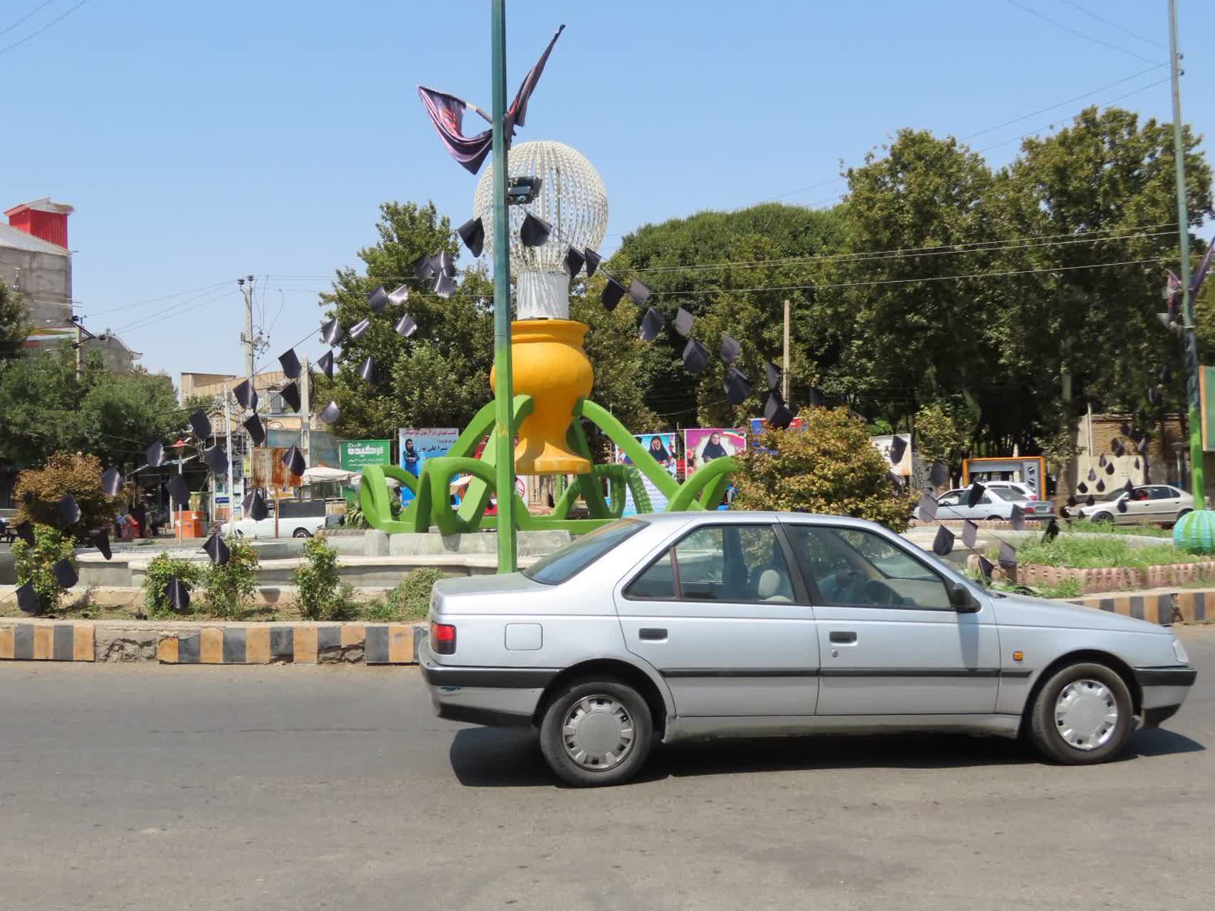 بازدید فرماندار چایپاره از فلکه گلدان شهرستان