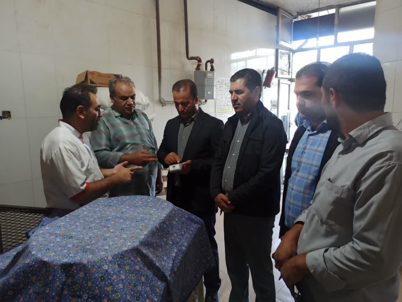 بازدید اعضای کارگروه آرد و نان از نانوایی های سطح شهرستان