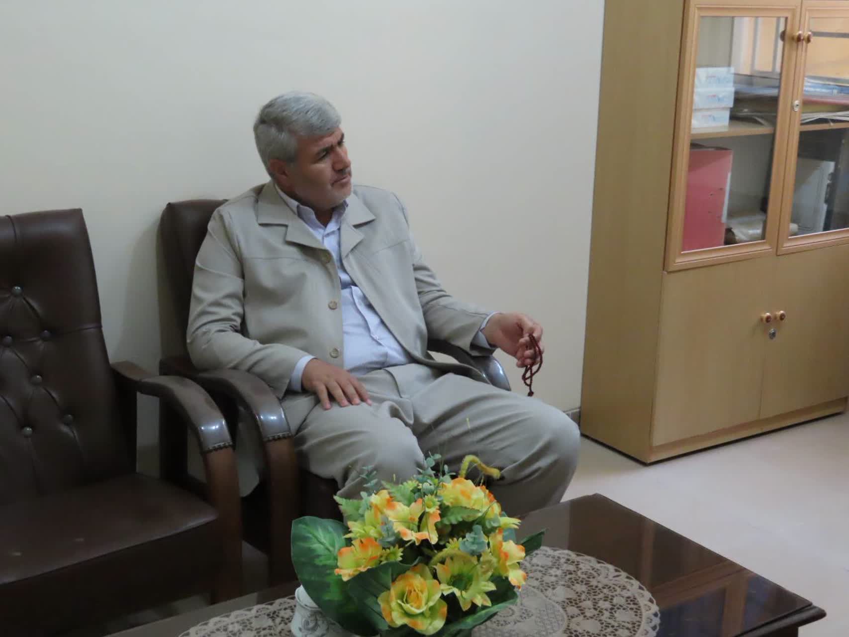 بازدید سرزده رضا اقلیمیان فرماندار چایپاره از کتابخانه عمومی شهید مفتح شهرستان