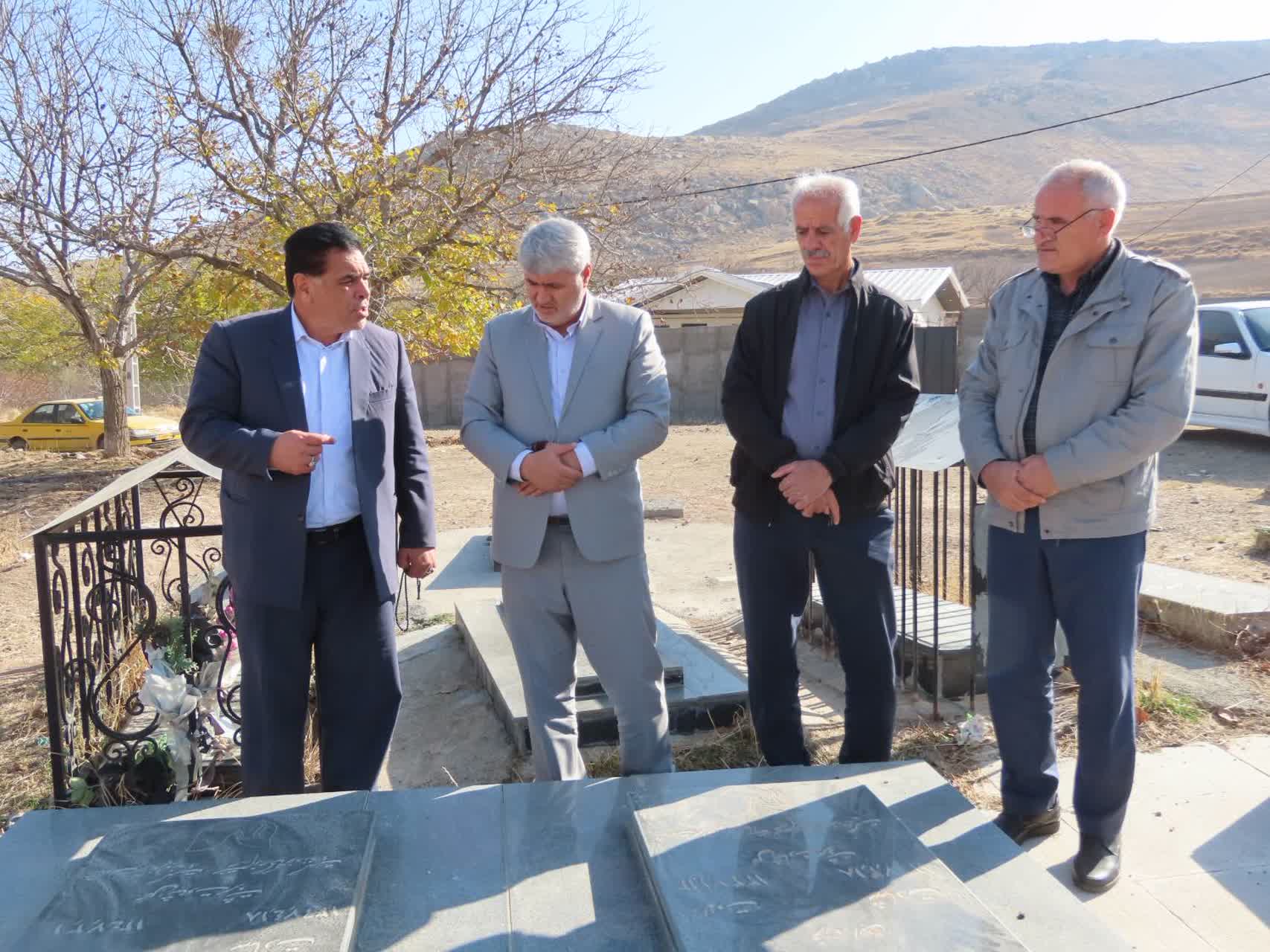 ادای احترام فرماندار شهرستان چایپاره به مقام شامخ شهدای روستای چیرکندی