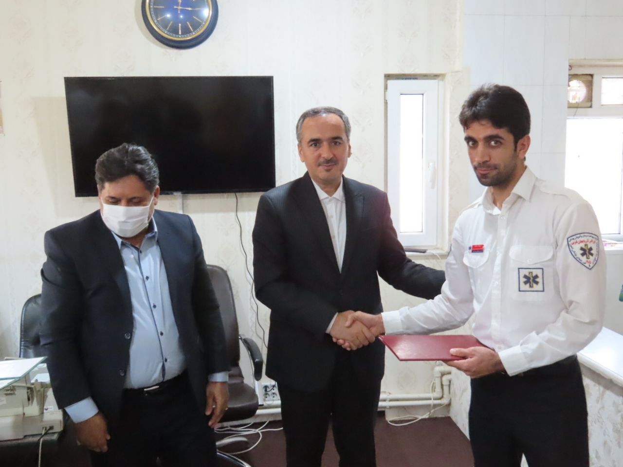 فرماندار شهرستان چایپاره از مرکز حوادث و فوریت های پزشکی بازدید کرد