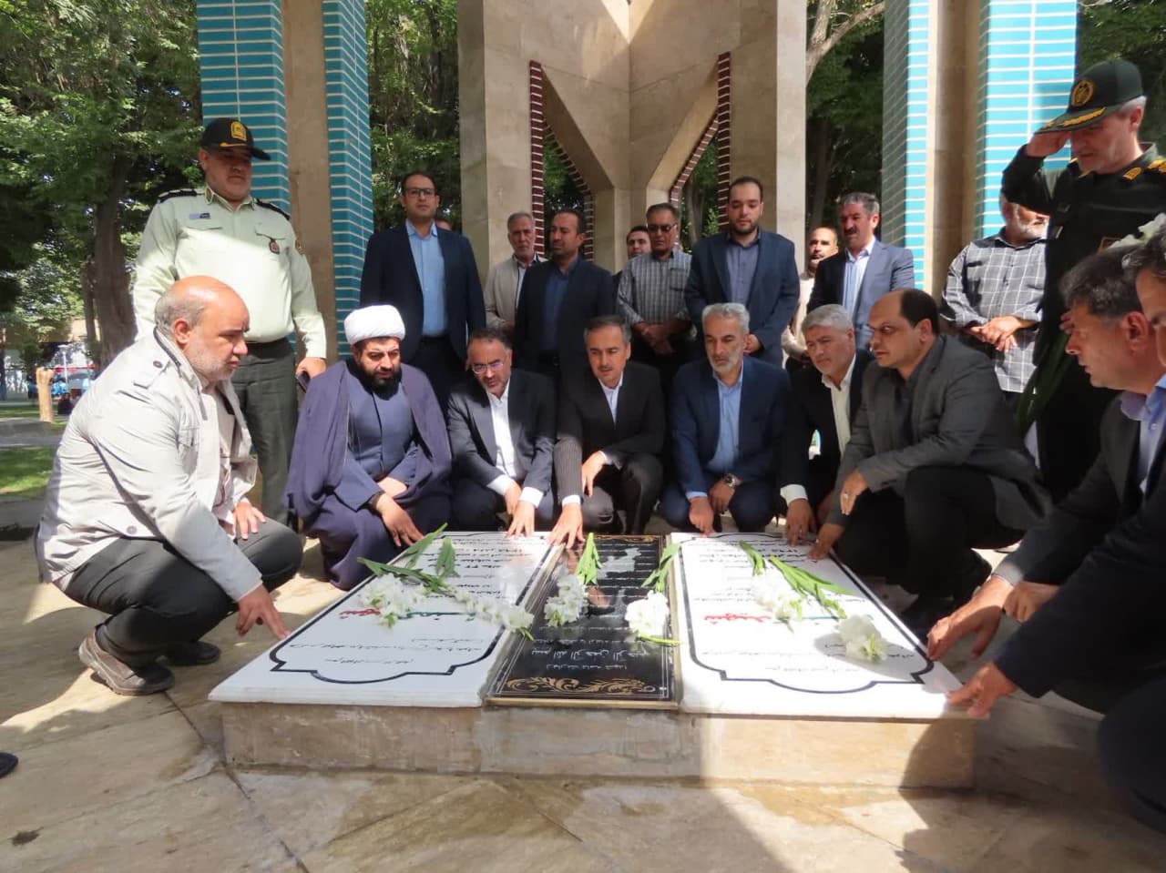 ادای احترام سرپرست معاونت سیاسی و اجتماعی استانداری آذربایجانغربی به مقام شامخ شهدای شهرستان چایپاره