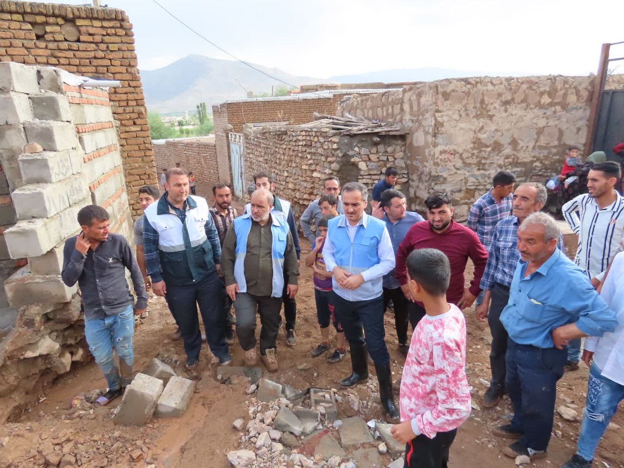 بازدید میدانی فرماندار از روستای سیل زده بابل آباد