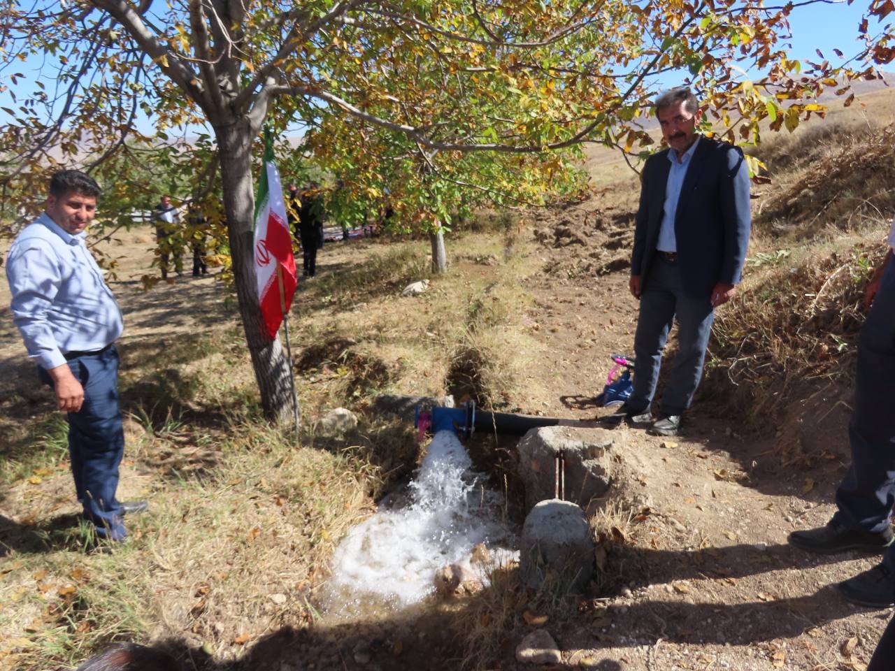 افتتاح طرح انتقال آب کشاورزی با لوله در روستای خانقاه قوزلو