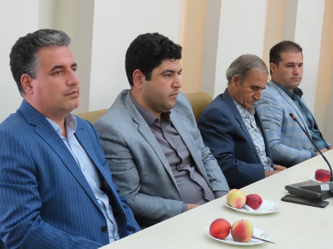 آیین تجلیل از کارمندان نمونه دستگاه های اجرایی شهرستان چایپاره