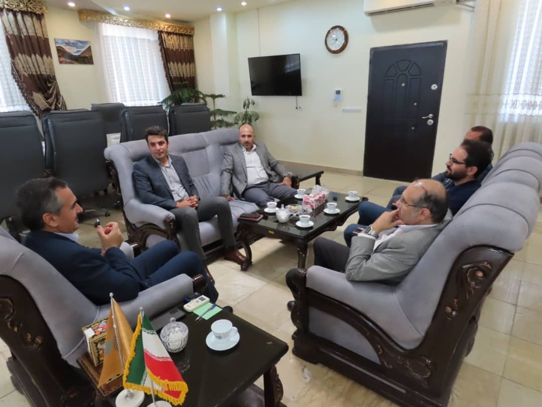 نشست سرمایه گذاران با فرماندار شهرستان چایپاره