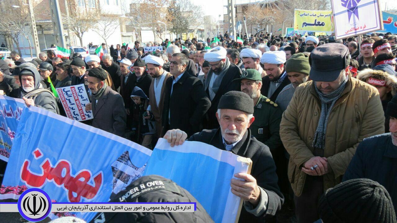 راهپیمایی 22بهمن باحضور باشکوه مردم در شهرستان چایپاره برگزارشد.