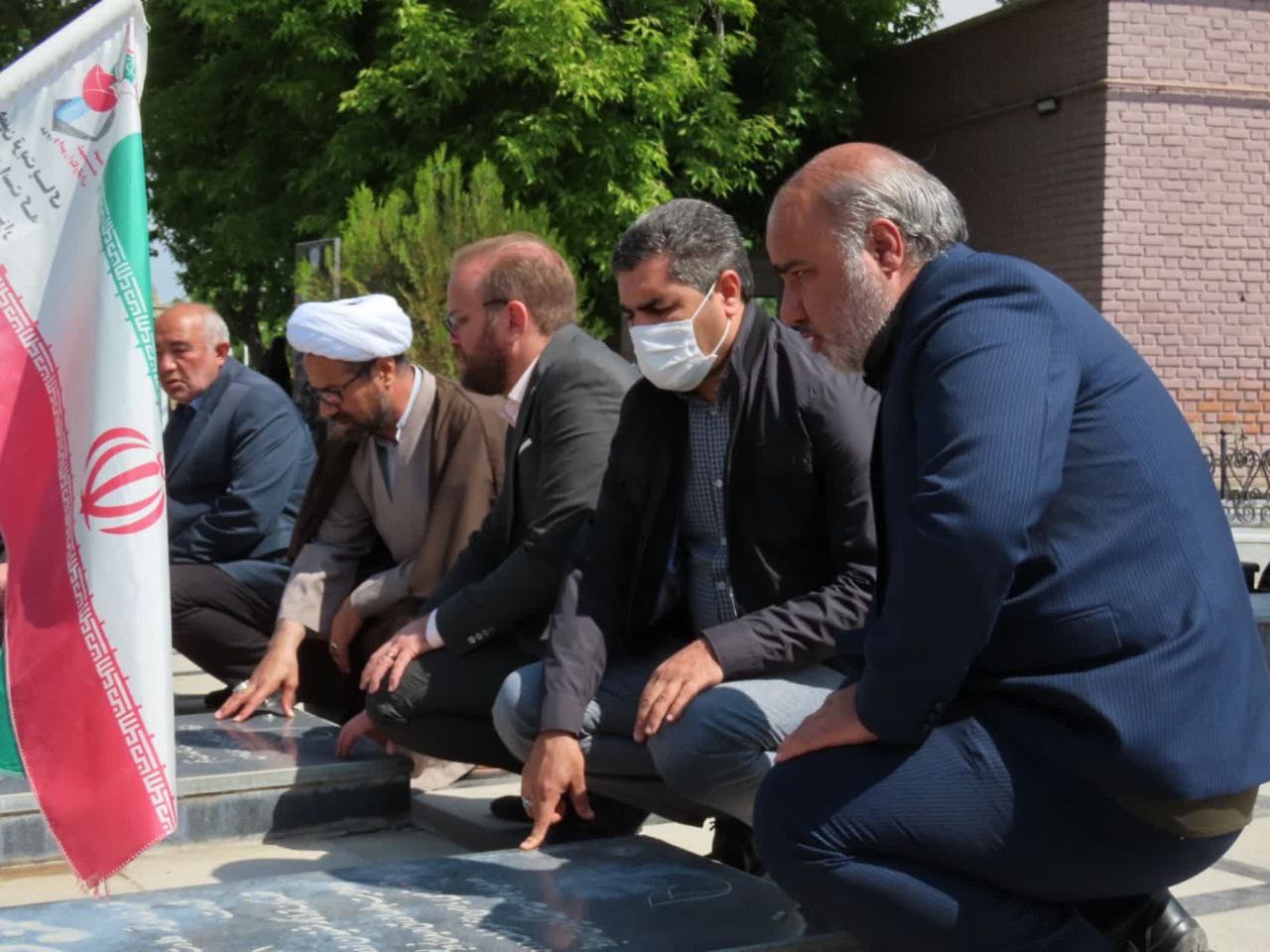 گلباران مزار شهدای شهرستان چایپاره به مناسبت هفته کار و کارگر