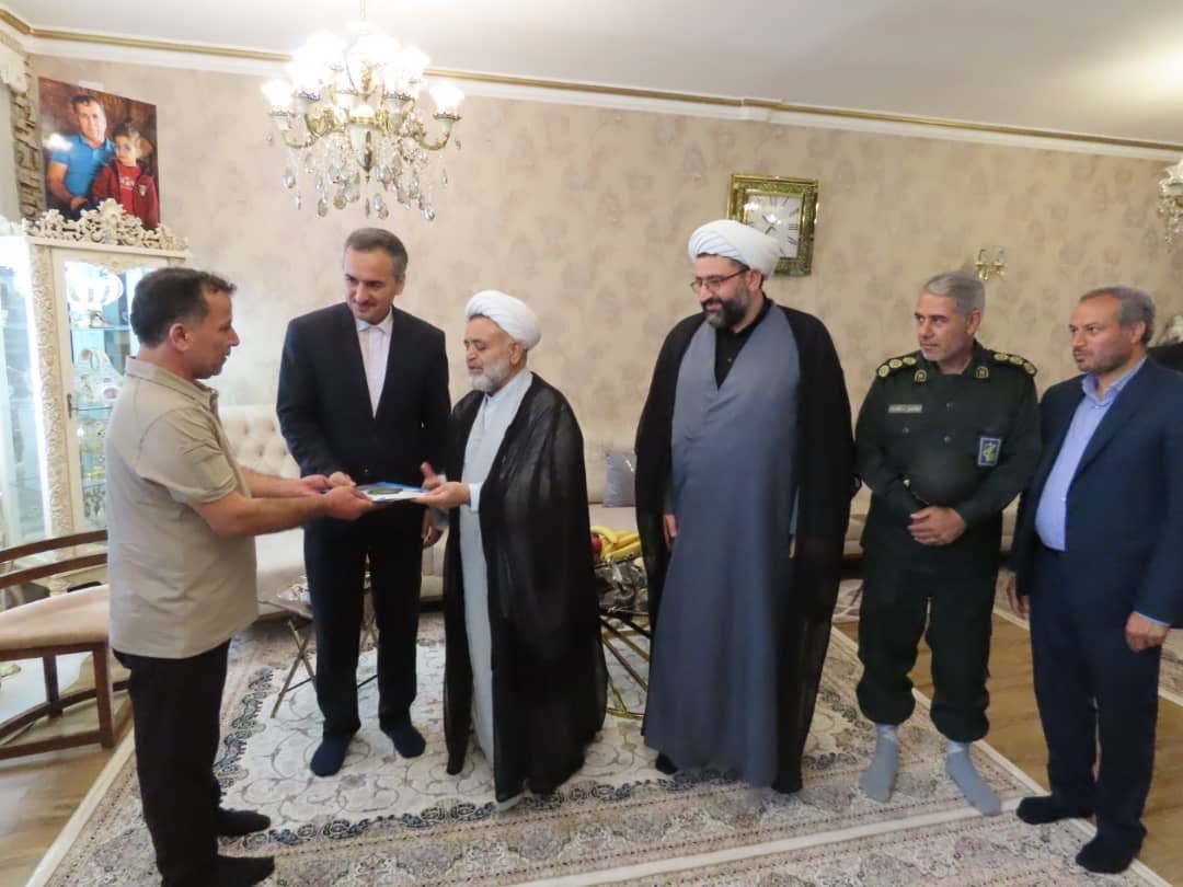 دیدار فرماندار شهرستان چایپاره با جانباز سر افراز رمضان بابازاده