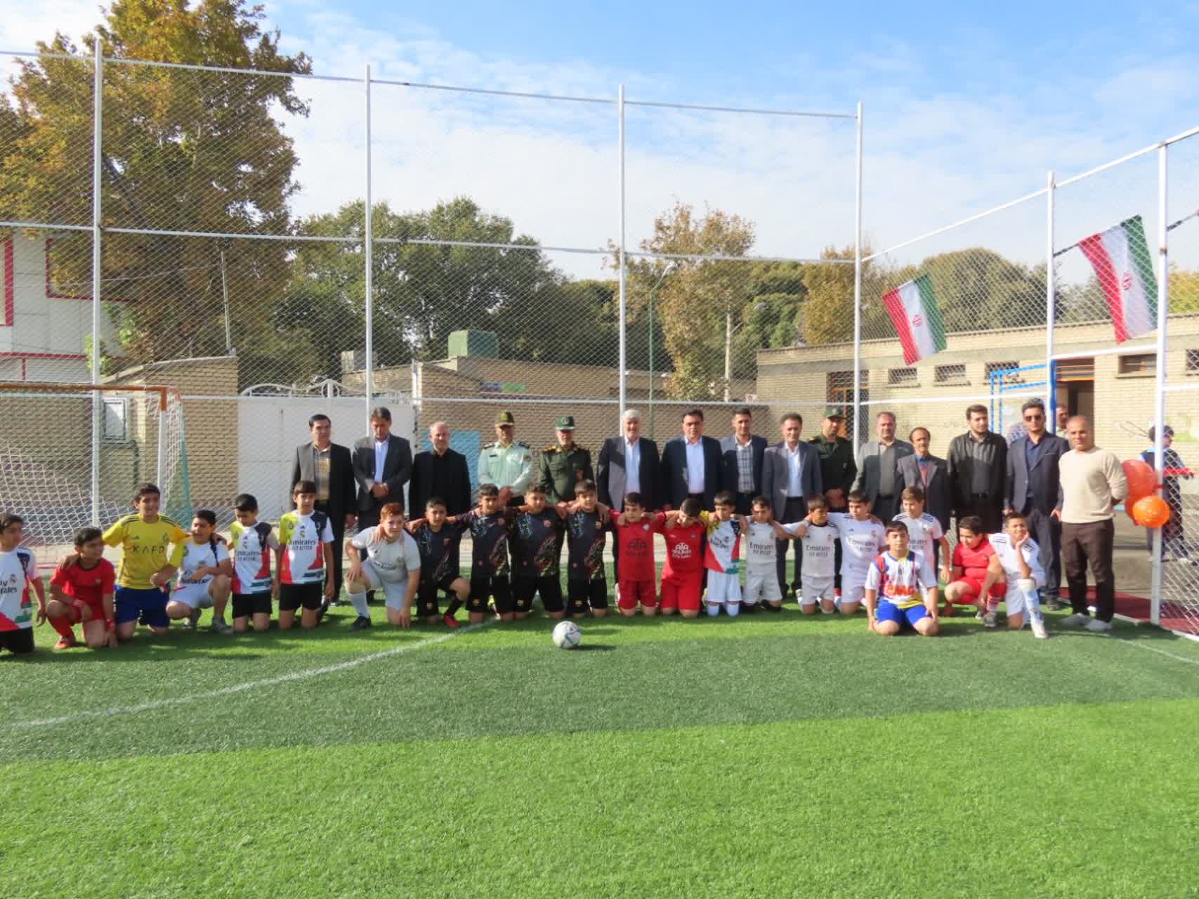 افتتاح فضای ورزشی روباز (چمن مصنوعی) دبستان آیت الله طالقانی