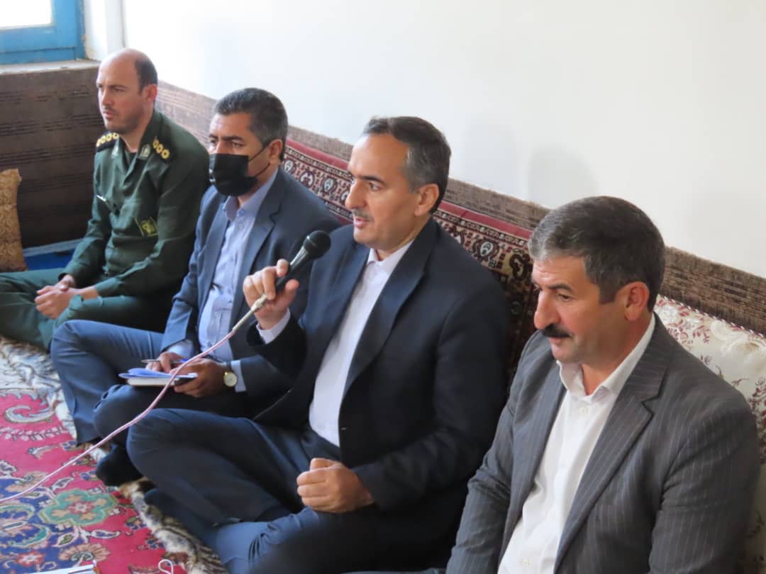 فرماندار شهرستان چایپاره از روستای آجای بازدید و با مردم شریف آن روستا دیدار نمود