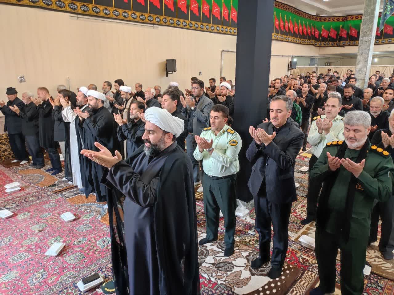 اقامه نماز جمعه همزمان با نماز ظهر عاشورا در مسجد جامع شهر قره ضیاء الدین