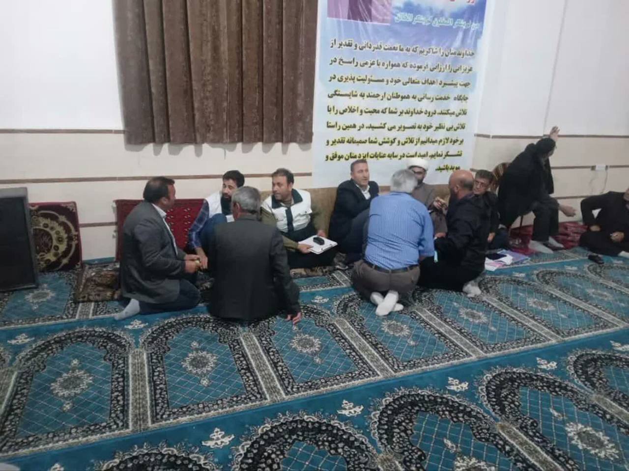 دیدار چهره به چهره مدیر بنیاد مسکن انقلاب اسلامی به همراه کارشناسان و ناظرین فنی روستایی شهرستان چایپاره