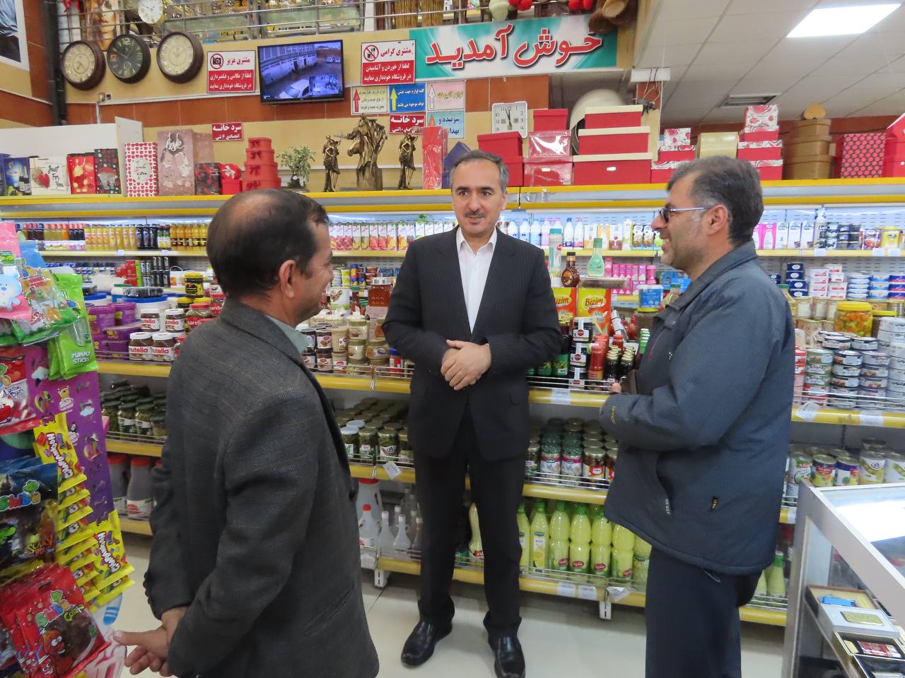 بازدید سرزده فرماندار چایپاره از بازار شب عید شهرستان
