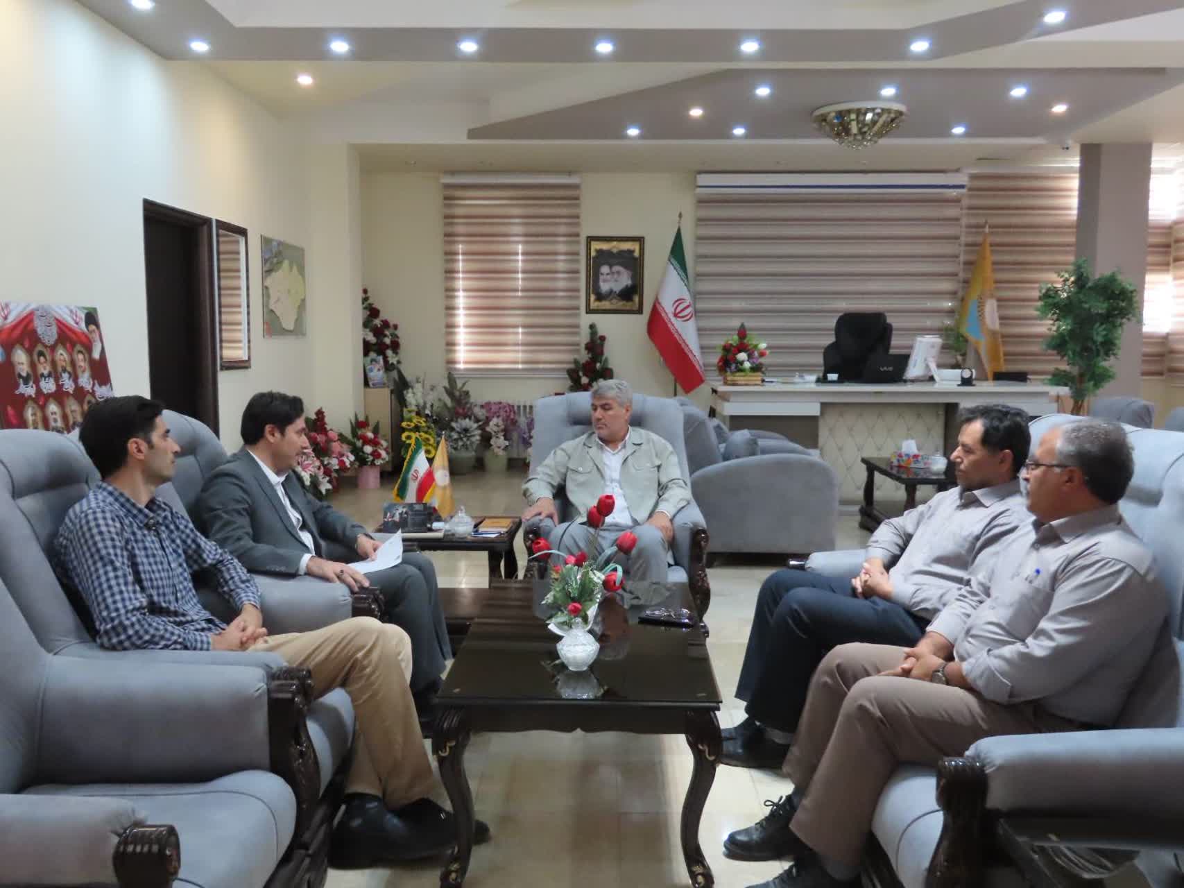 دیدار مدیر کمیته امداد امام خمینی(ره) شهرستان با سرپرست فرمانداری چایپاره جهت تبریک انتصاب ایشان