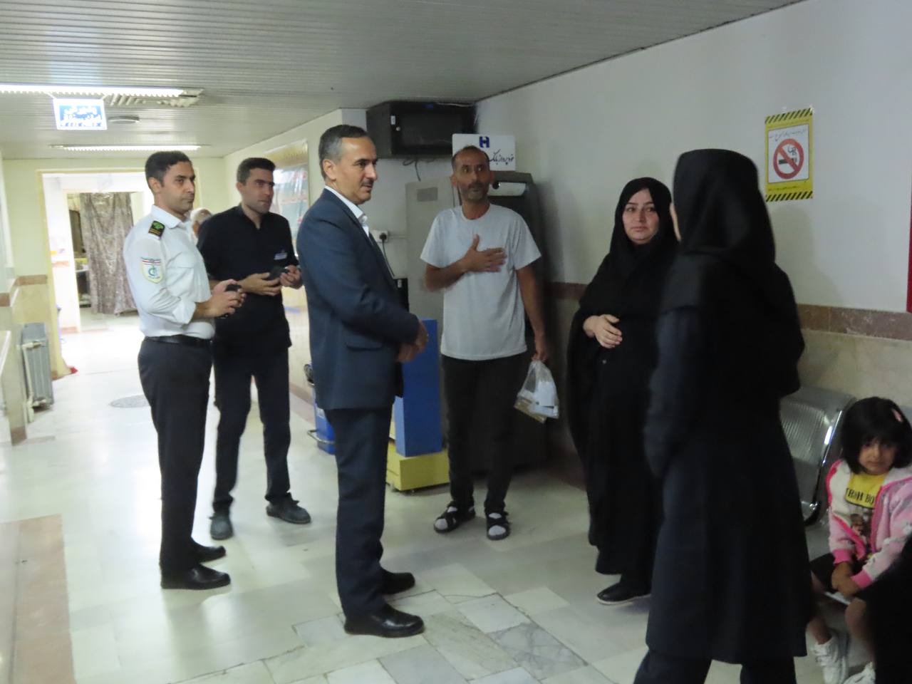 بازدید شبانه فرماندار شهرستان به صورت سرزده از نحوه ارائه خدمات به بیماران در بیمارستان امام خمینی(ره)
