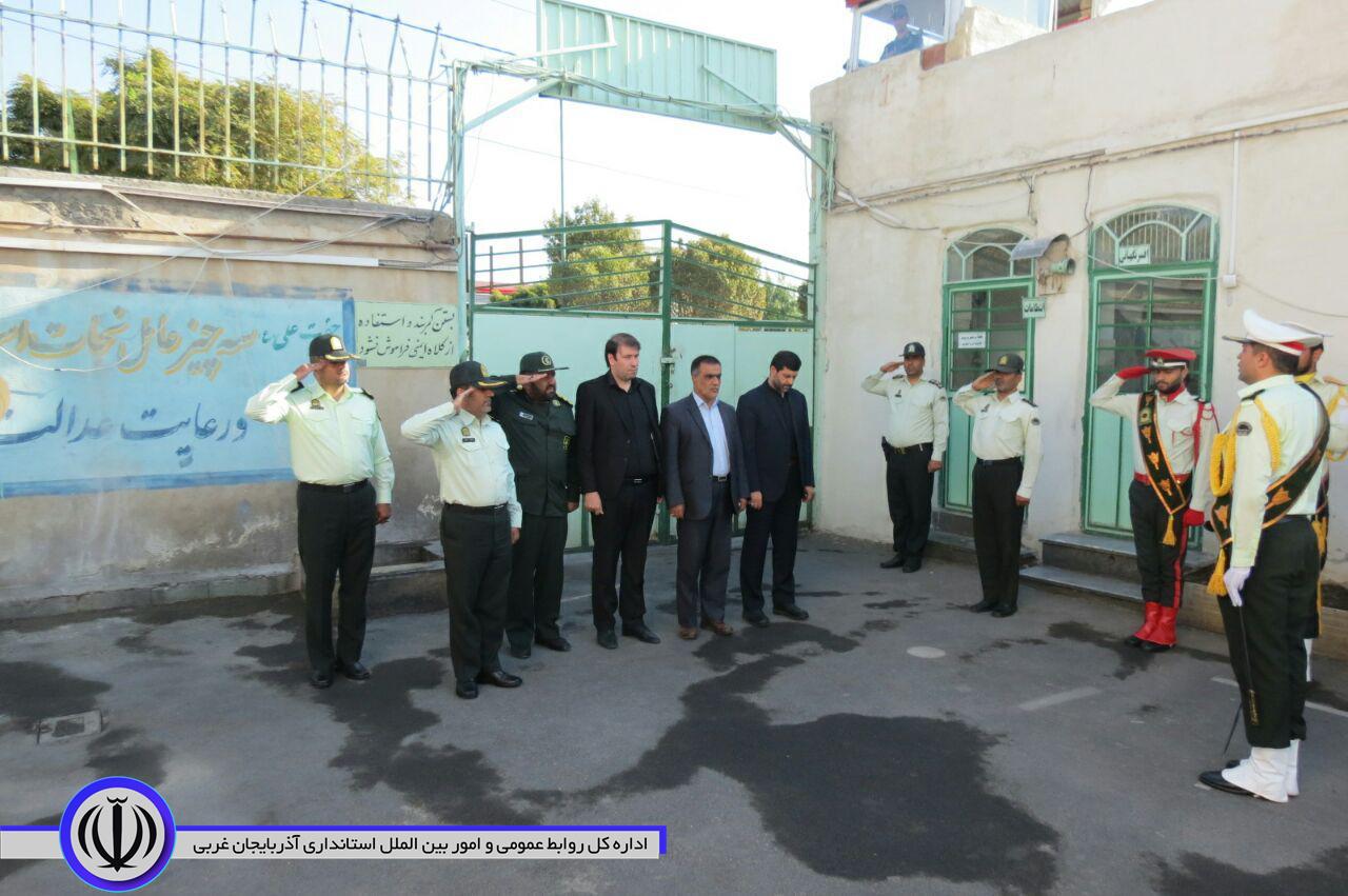 به مناسبت هفته نیروی انتظامی مراسم صبحگاه مشترک نیروهای نظامی وانتظامی درستاد مرکزی نیروی انتظامی شهرستان چایپاره برگزارشد