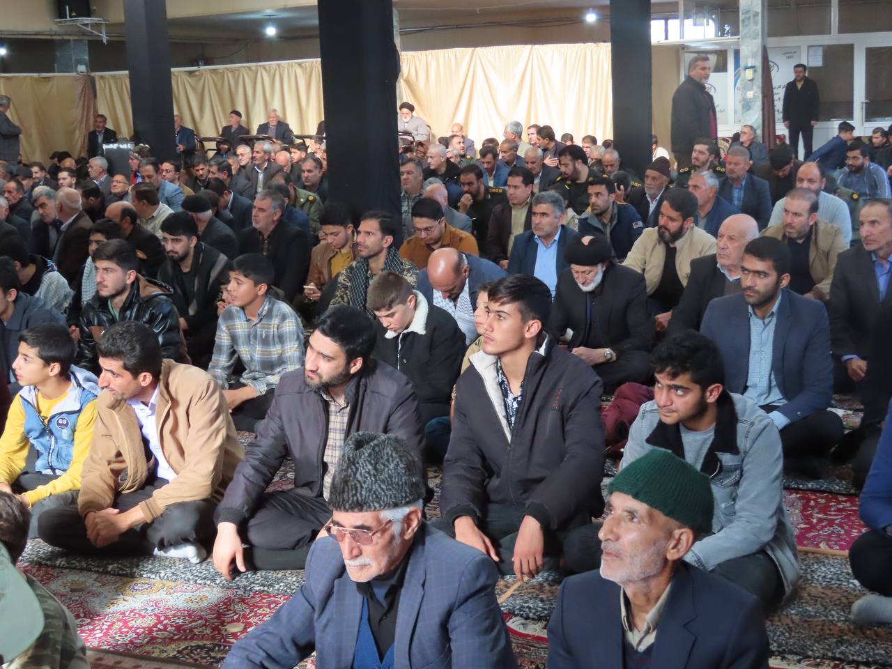 برپایی نماز عبادی سیاسی جمعه 2 آذرماه 1403 شهرستان چایپاره، به امامت حجت الاسلام و المسلمین رسول جمشیدی امام جمعه و با حضور مردم مومن و مسئولین شهرستان چایپاره در مسجد جامع شهر قره ضیاءالدین برگزار شد