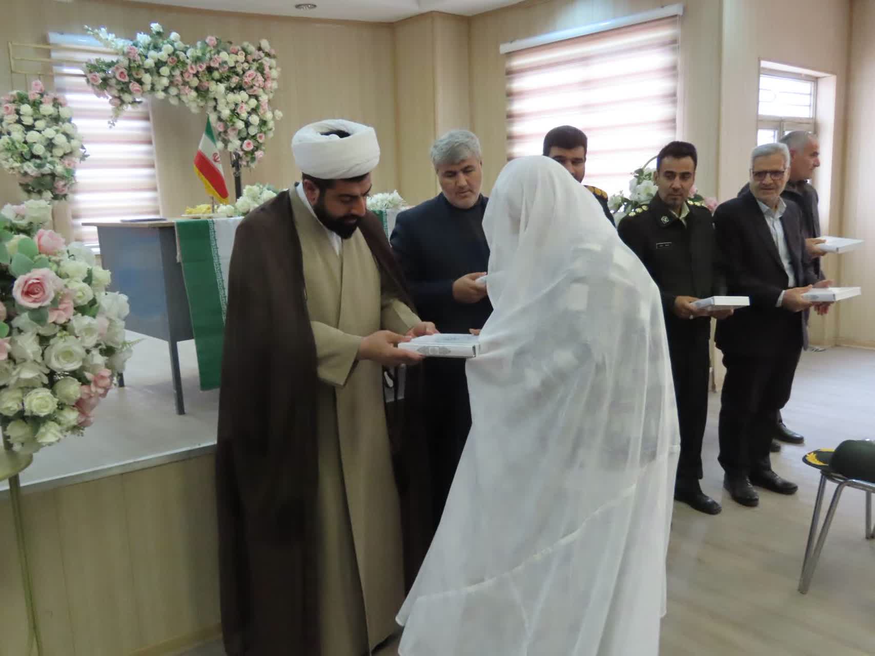 اهداء جهیزیه به نوعروسان توانخواه شهرستان چایپاره