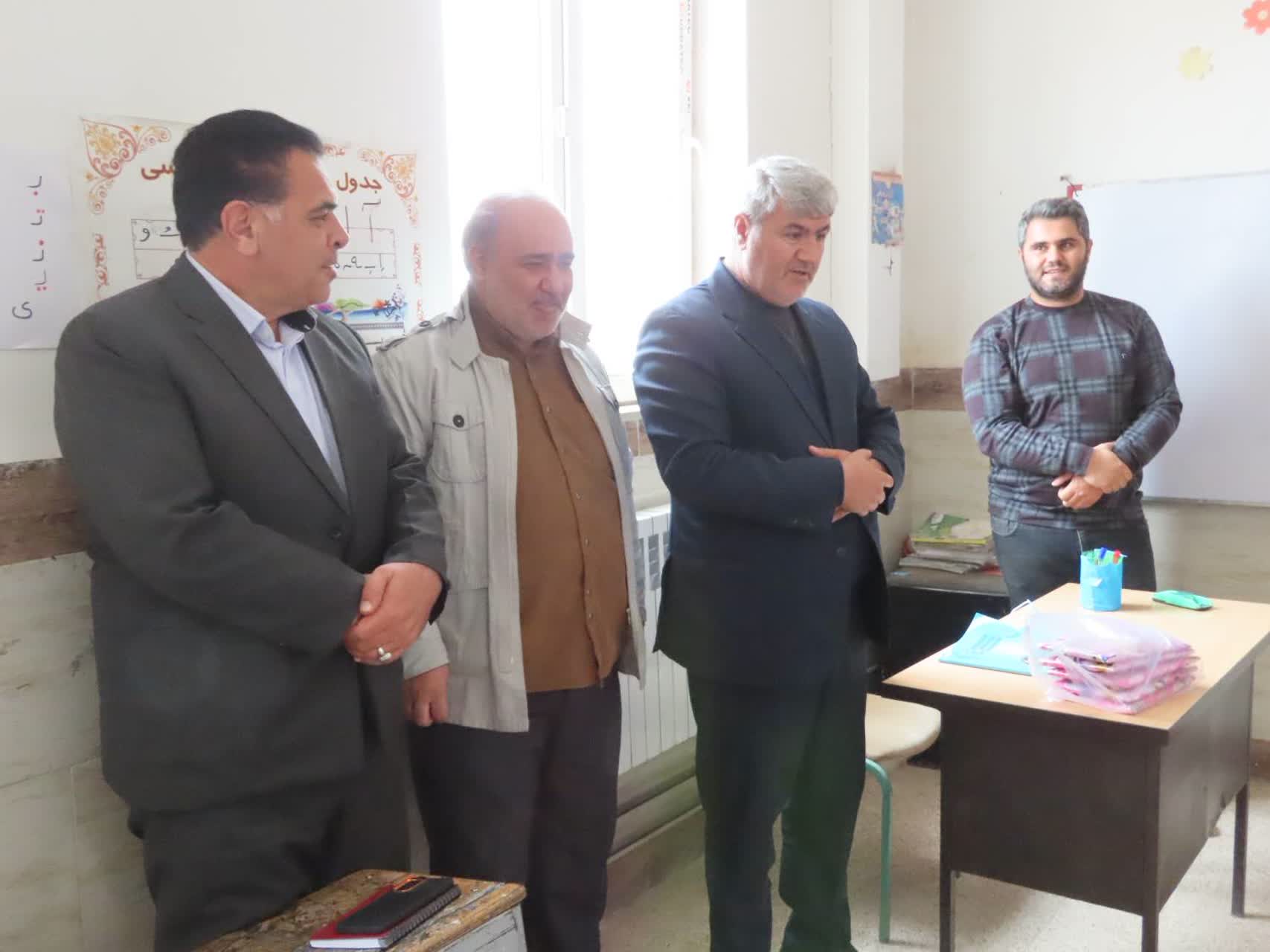 بازدید فرماندار شهرستان چایپاره از دبستان امین روستای طاهر آباد