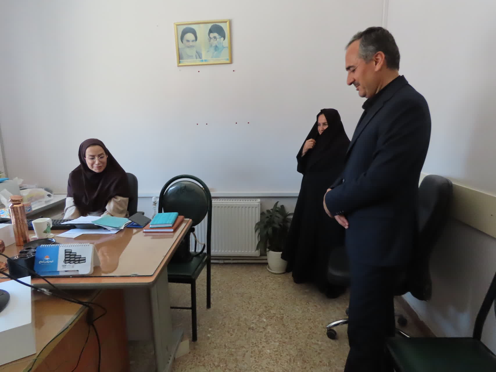 بازدید سرزده سعید شکورزاده فرماندار چایپاره از کمیته امداد امام خمینی(ره)