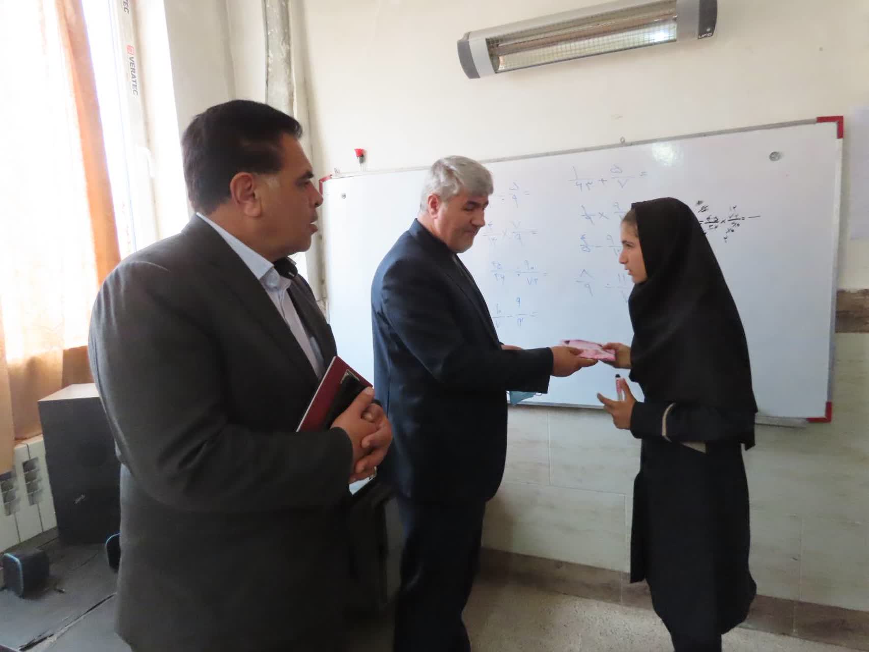 بازدید فرماندار شهرستان چایپاره از دبستان امین روستای طاهر آباد