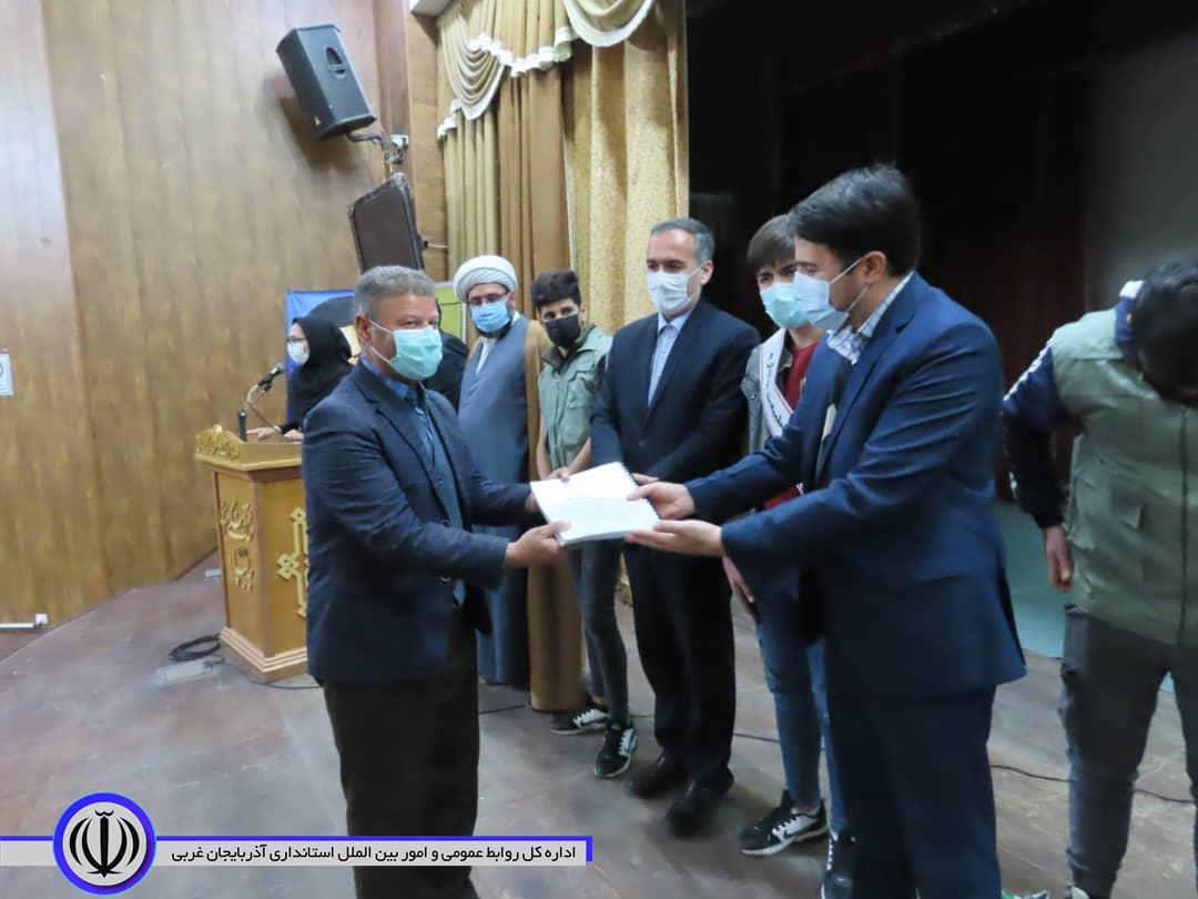 حضور شکورزاده فرماندار شهرستان در مراسم بزرگداشت هفته منابع طبیعی در مجتمع فرهنگی هنری ارشاد اسلامی