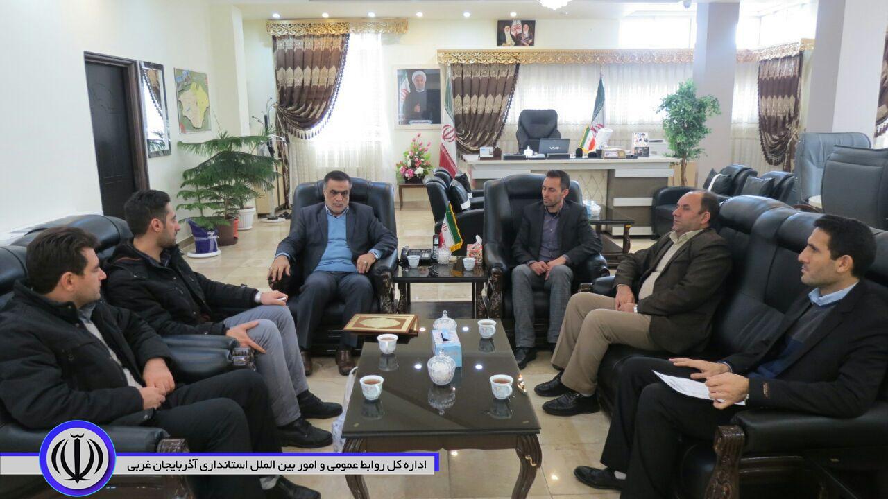 مراسم تجلیل از قهرمان و افتخار آفرین رشته ورزشی دو میدانی شهرستان چایپاره درمسابقات آسیایی برگزار شد.