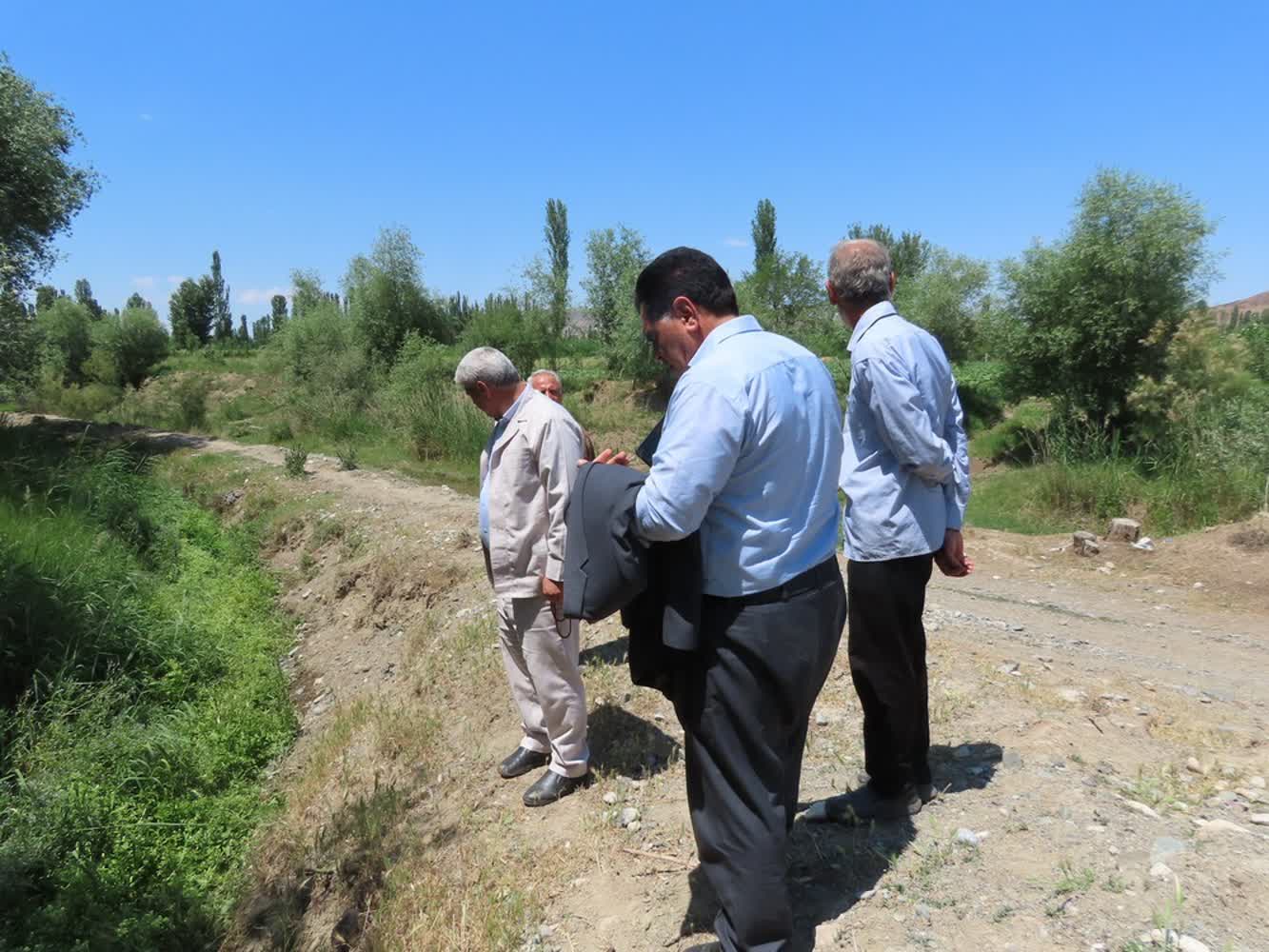بازدید میدانی فرماندار چایپاره از مشکلات تامین آب کشاورزی روستاهای زنگلان، حاجیلار و دیزج حاتم خان