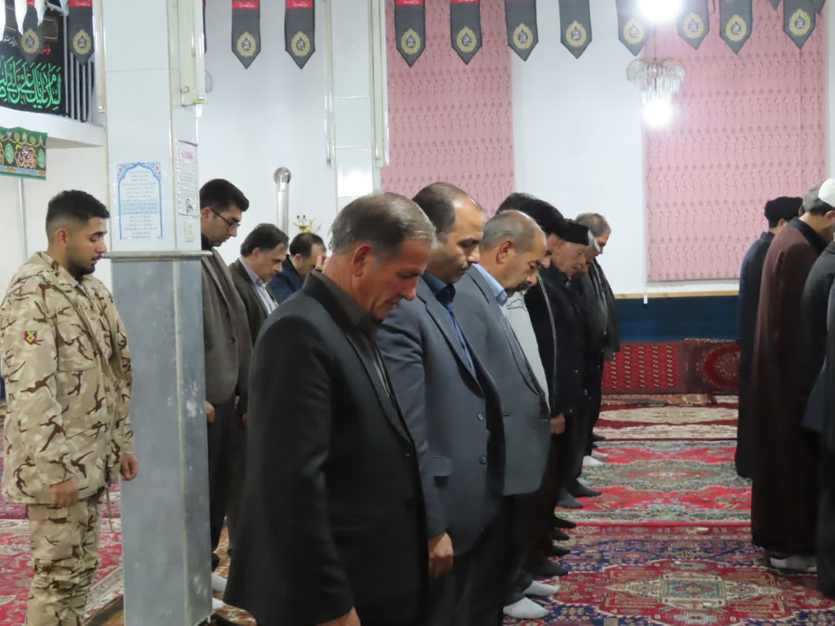 حضور معاون فرماندار چایپاره در مراسم ایام فاطمیه در روستای بسطام