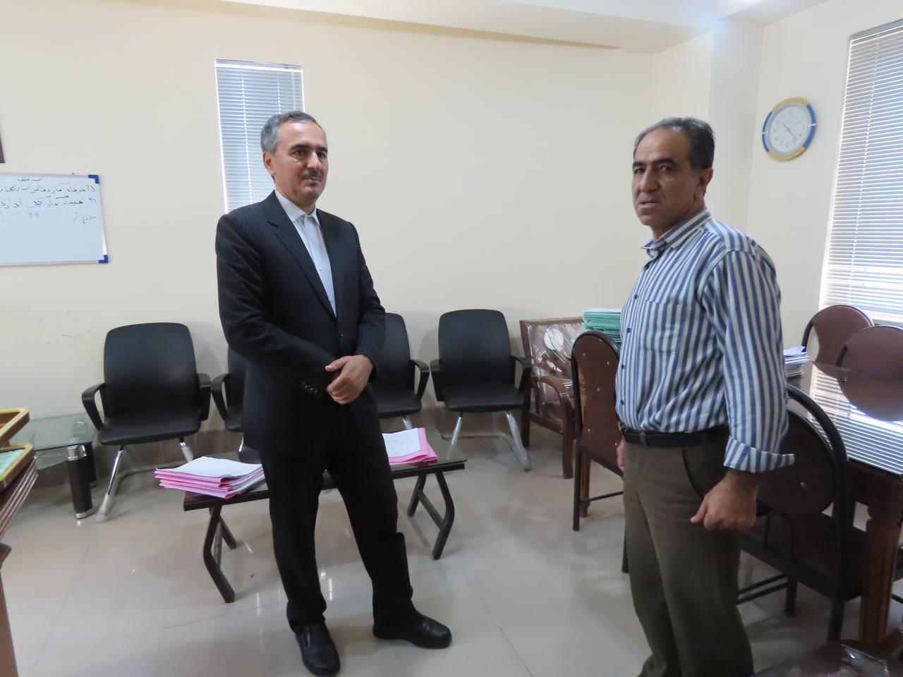 بازدید سرزده سعید شکورزاده فرماندار چایپاره از اداره ثبت اسناد و املاک