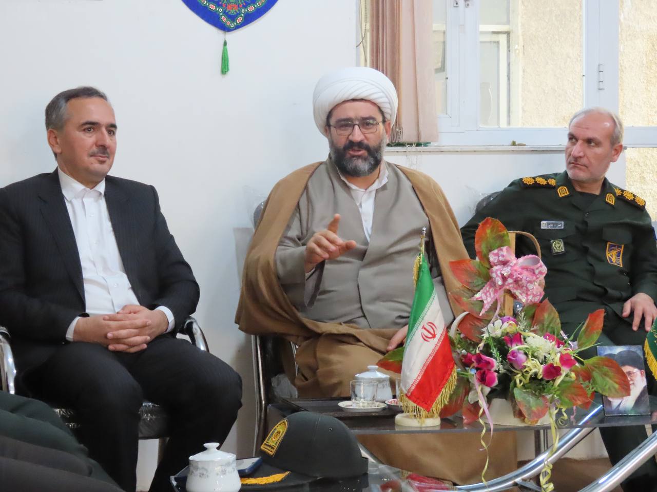 دیدار فرماندار و اعضای شورای تأمین شهرستان با امام جمعه سابق چایپاره و امام جمعه جدید شهرستان پلدشت