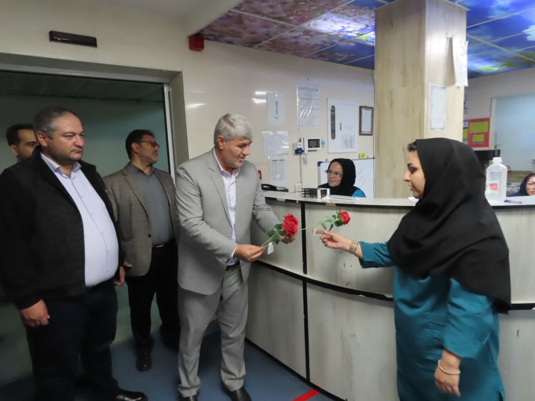 آیین تجلیل از پرستاران شهرستان چایپاره برگزار شد / تقدیر از تلاش ها و خدمات خالصانه و شبانه روزی کادر بیمارستان امام خمینی(ره)