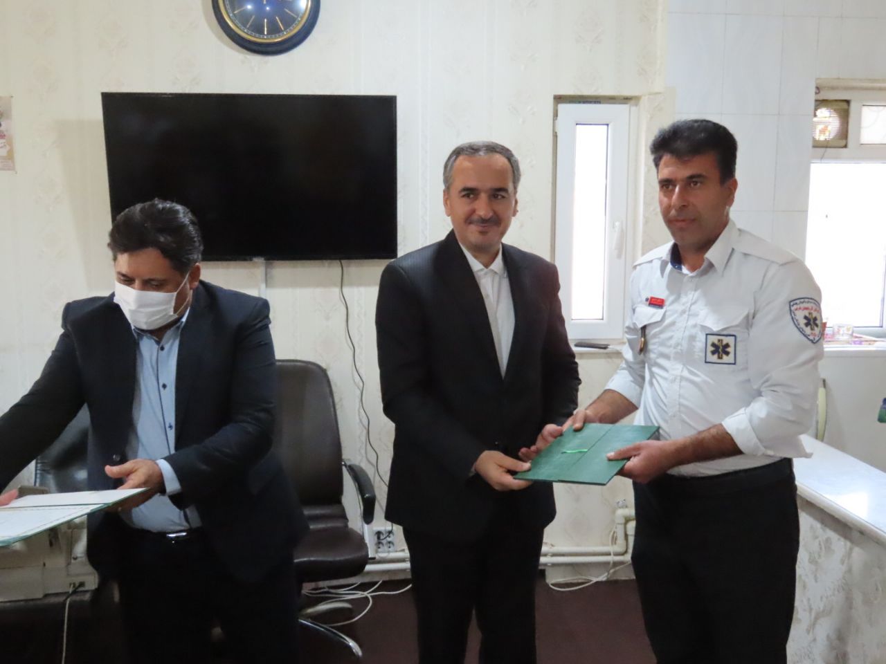 فرماندار شهرستان چایپاره از مرکز حوادث و فوریت های پزشکی بازدید کرد