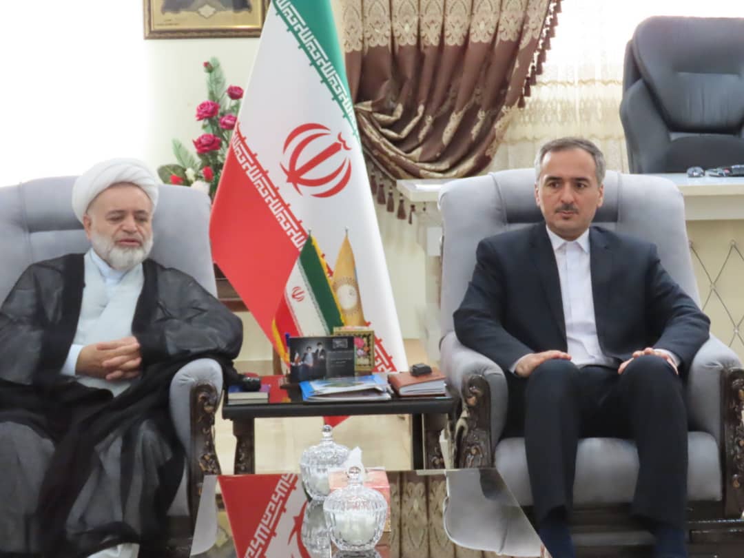 دیدار و گفتگوی جحت الاسلام والمسلین نیساری مشاور استاندار و مسئول امور ایثارگران استان با فرماندار شهرستان چایپاره و جمعی از همکاران ایثارگر فرمانداری