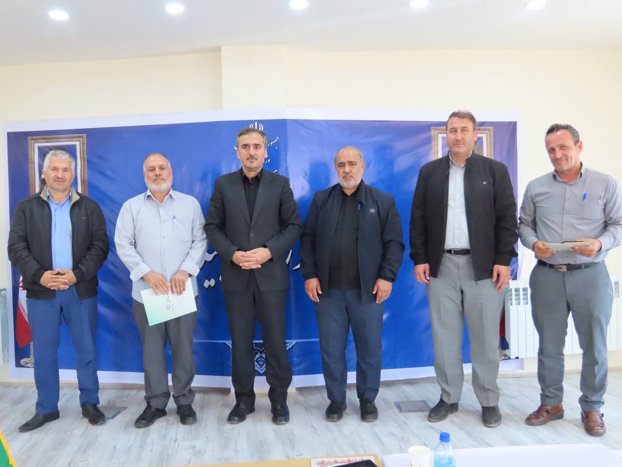 نشست هماندیشی فرماندار شهرستان چایپاره با دهیاران بخش حاجیلار