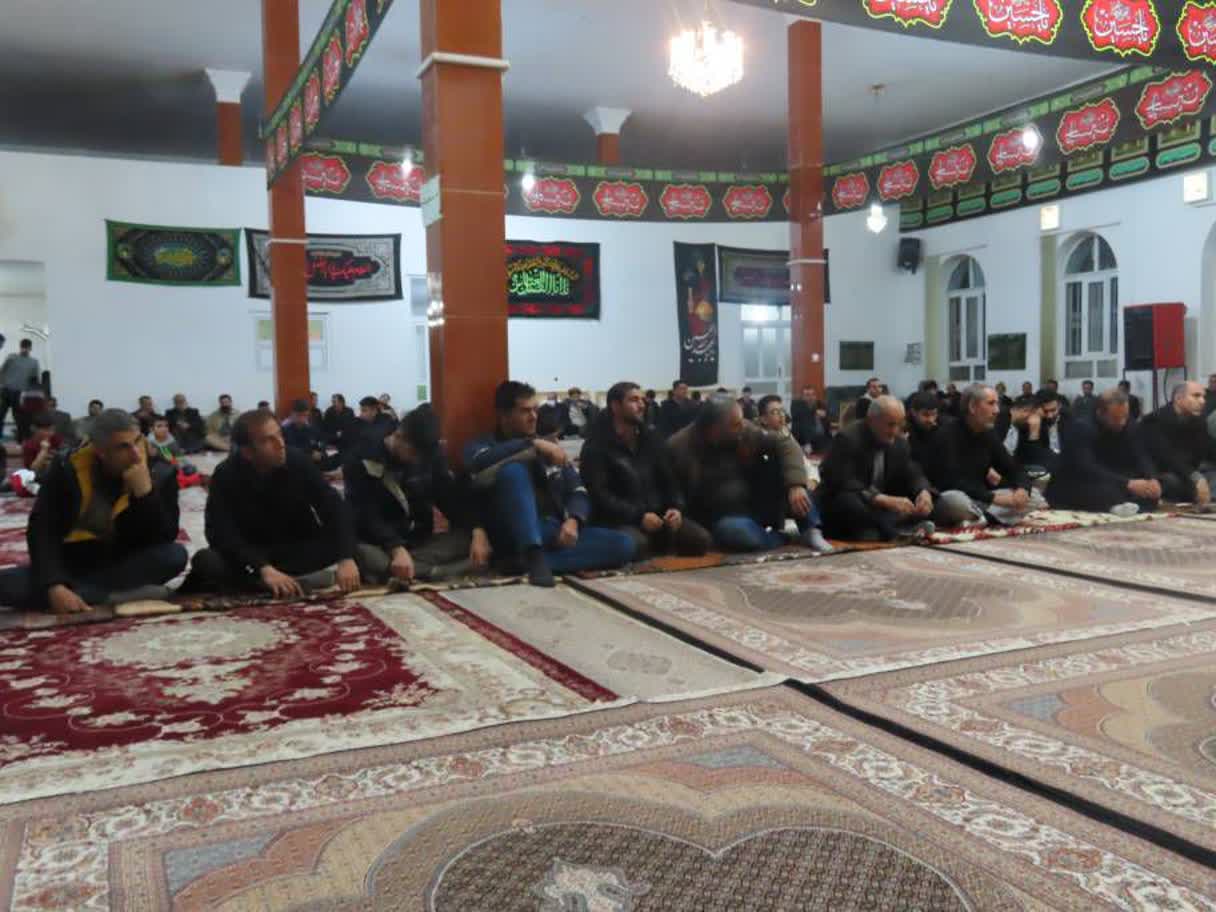 حضور فرماندار چایپاره در مراسم ایام فاطمیه در روستای خانقاه چورس