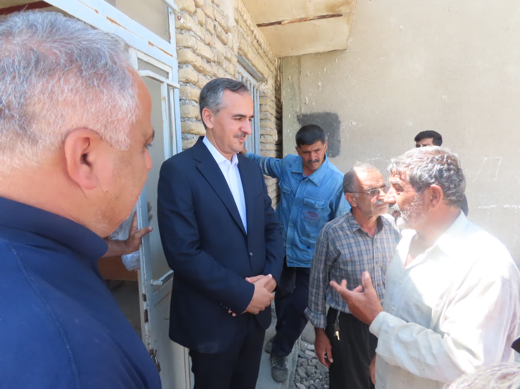 بازدید میدانی فرماندار از مرکز خرید گندم در شهرستان چایپاره