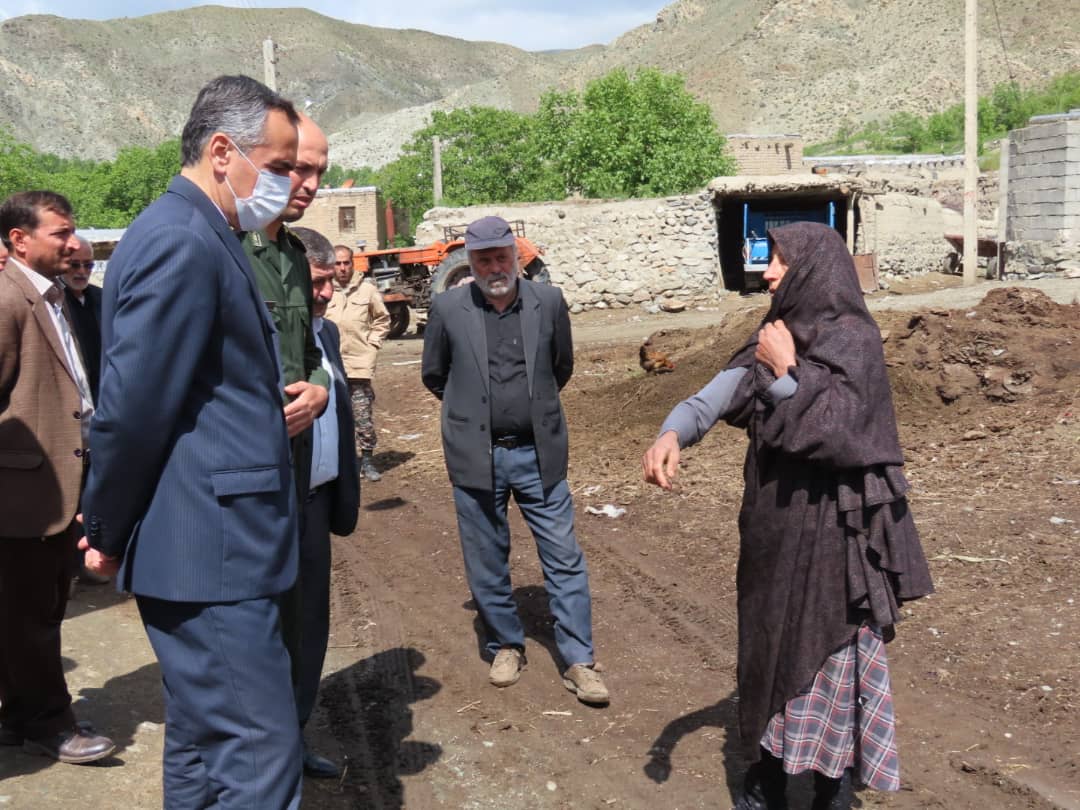 فرماندار شهرستان چایپاره از روستای آجای بازدید و با مردم شریف آن روستا دیدار نمود