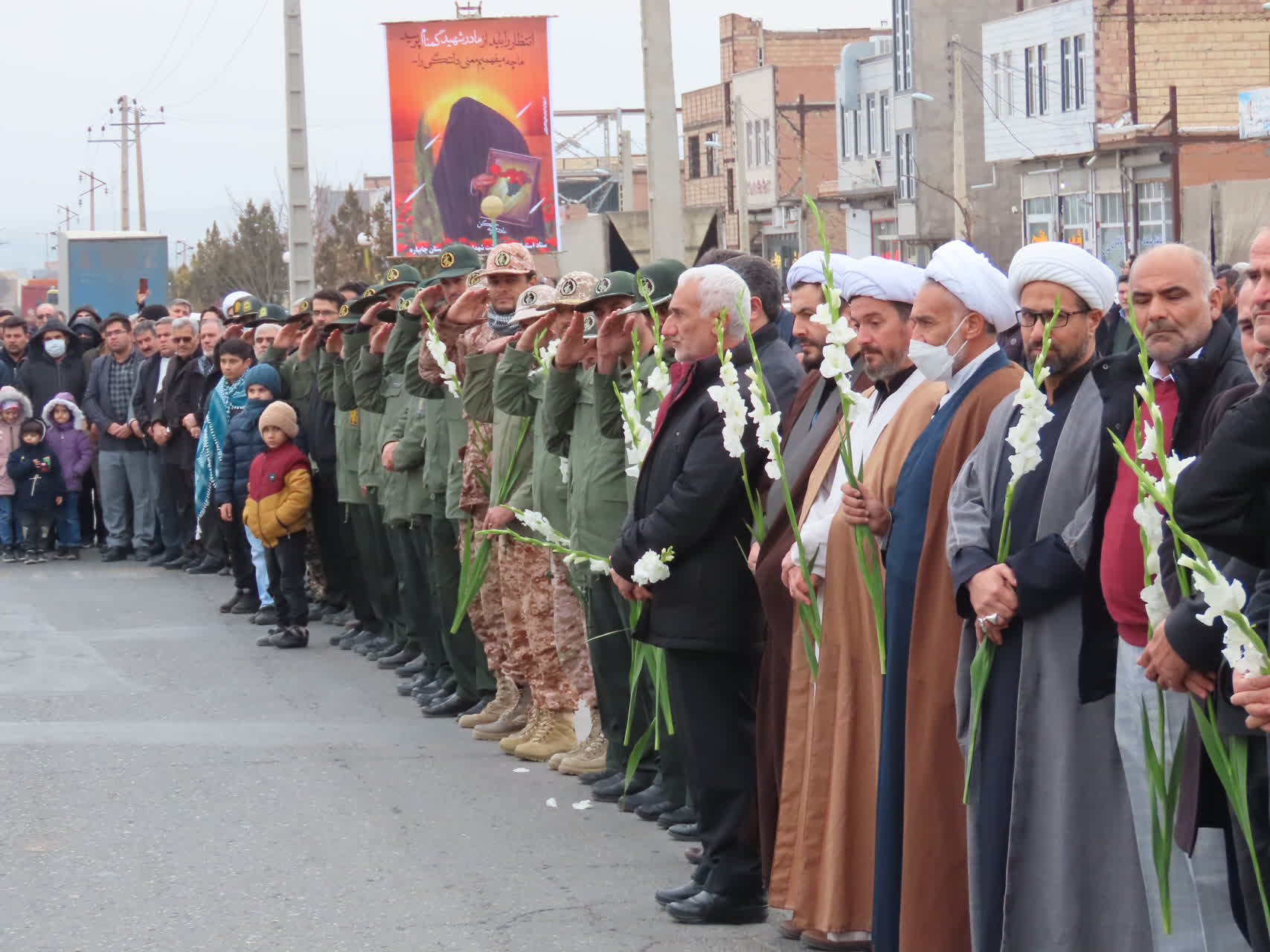 پیکر مطهر شهید گمنام با استقبال مسئولین وارد چاپیاره شد