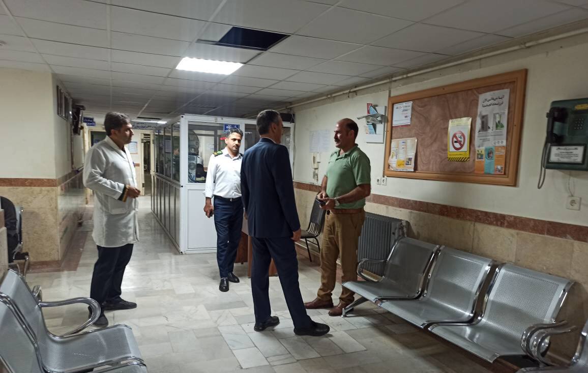 بازدید شبانه فرماندار شهرستان به صورت سرزده از نحوه ارائه خدمات به بیماران در بیمارستان امام خمینی(ره)