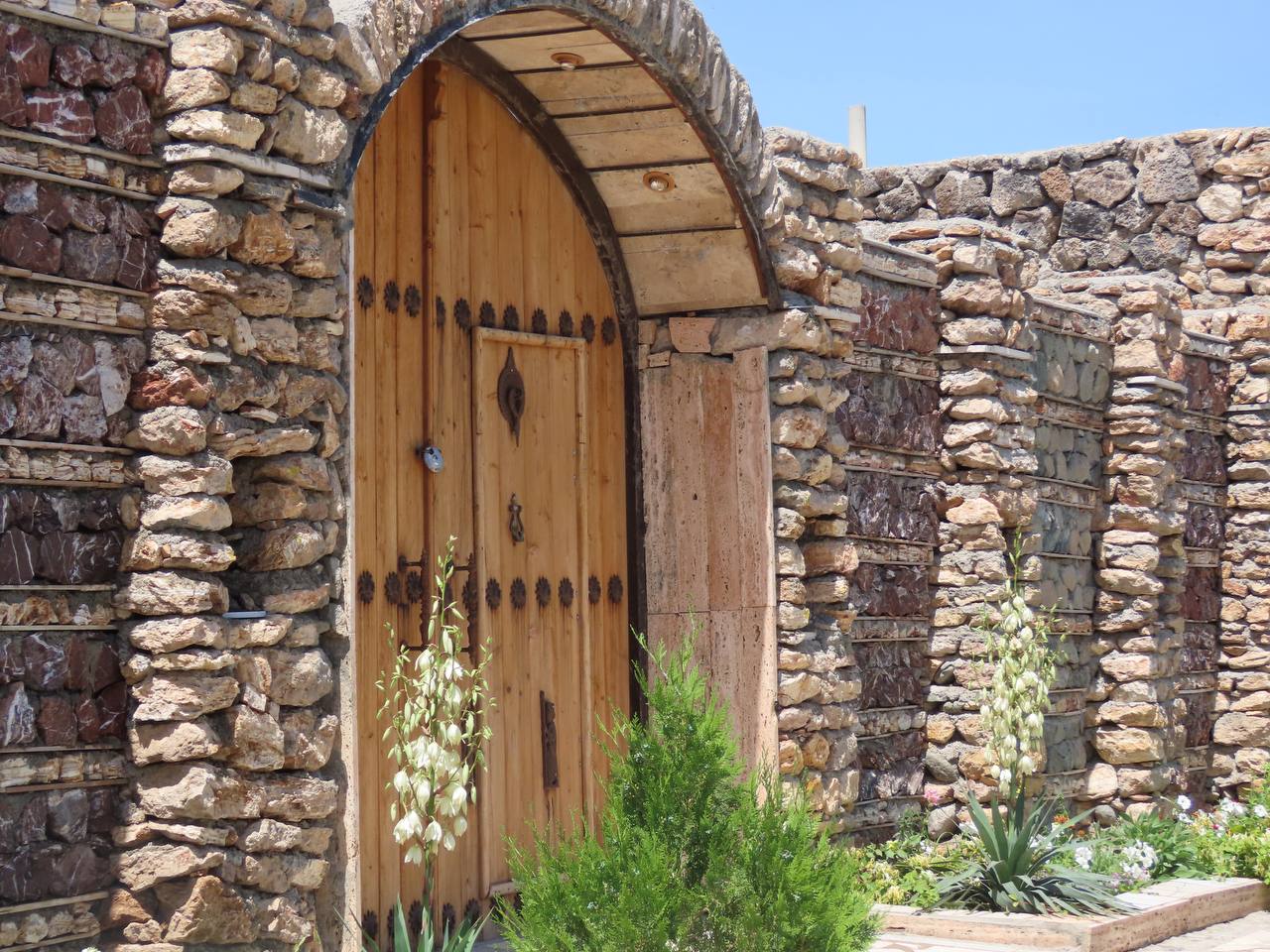 بازدید فرماندار از واحد بومگردی روستای بسطام