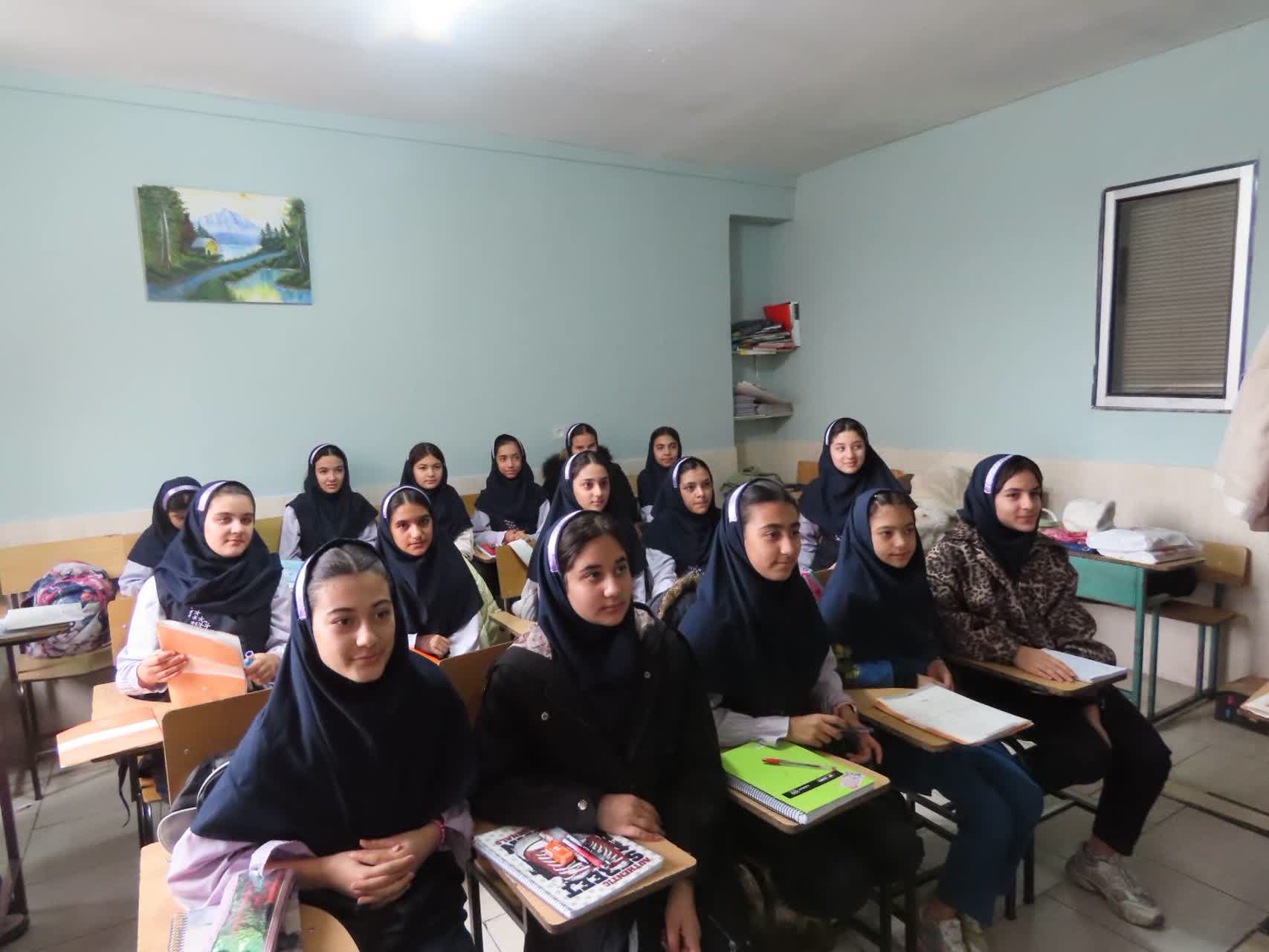 بازدید فرماندار چایپاره از دبستان غیر دولتی ایراندخت