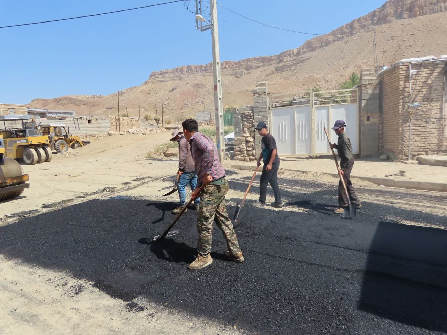 طرح عمرانی بهسازی و آسفالت معابر روستای شوریک آماده افتتاح شد