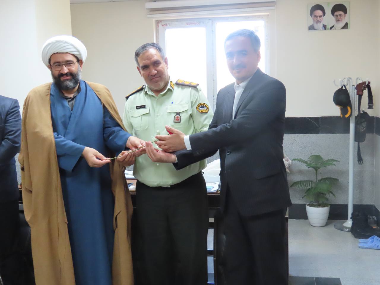 تجلیل فرماندار چایپاره از فرمانده انتظامی شهرستان