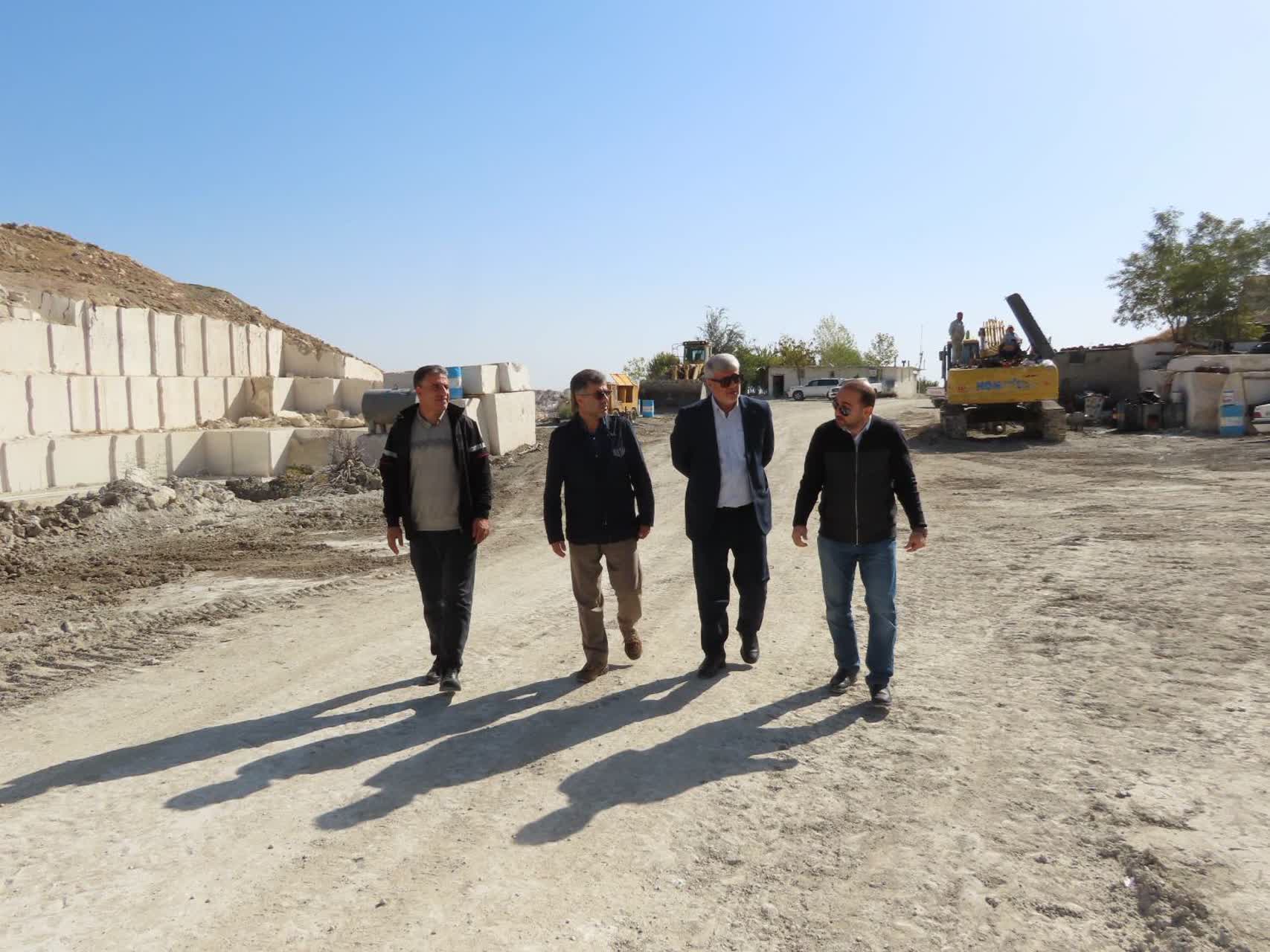 بازدید فرماندار چایپاره از معدن مرمریت بسطام