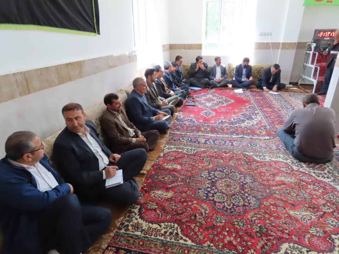فرماندار شهرستان چایپاره از روستای حسین آباد دوزن بازدید و با مردم شریف آن روستا دیدار نمود.