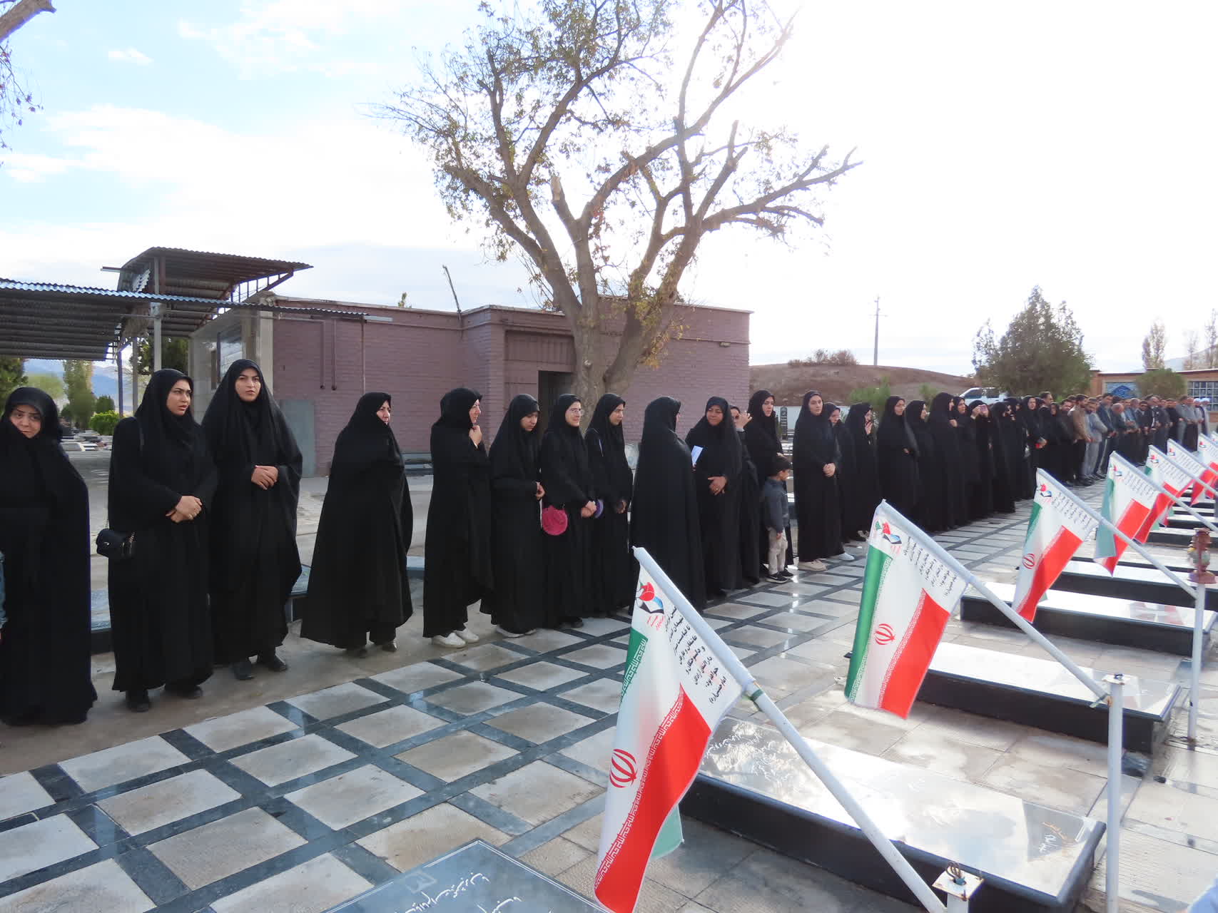 آیین غبار روبی و عطرفشانی مزار مطهر شهداء